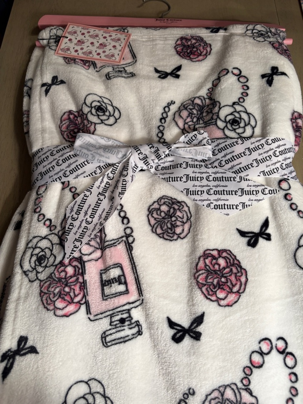 Juicy Couture White Plush Throw with Pink Perfume Bottle & Floral Print - Picture 4 of 4